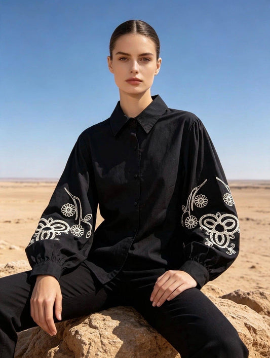 Fleur – Broderad blus med lyktärmar